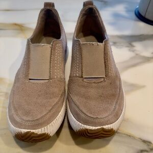 Sorel Waterproof Women's Out N about Plus Slip on  Tan Sneaker sz 7